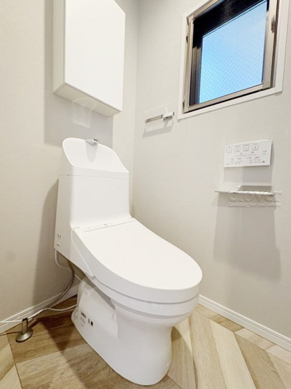 【トイレ】 | セボン千歳烏山 | 温水洗浄便座付き　トイレはもともと個人の領域である自宅の中でも、最もプライベートな空間です。だからこそ、ほしい「落ち着き」がここにあります。～即日のご見学可能～　お問合せはお気軽にどうぞ。