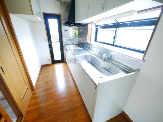 東金市関下　中古戸建のキッチン|内外装リフォーム済み令和8年5月  カーポート2台可 東金市立正気小学校徒歩約9分
