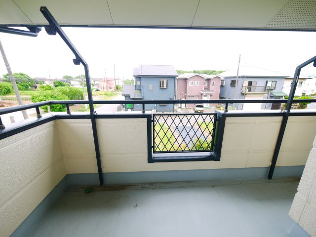 東金市関下　中古戸建のバルコニー|内外装リフォーム済み令和8年5月  カーポート2台可 東金市立正気小学校徒歩約9分