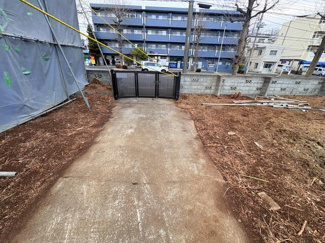  | 建物解体中写真：前面道路側コ…