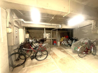  | 自転車置き場も整然としており… 