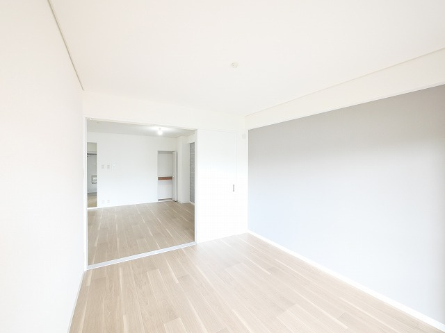 ライオンズマンション学園前の洋室|広々とした洋室です