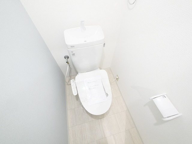 ライオンズマンション学園前のトイレ|ゆったりとした空間のトイレです