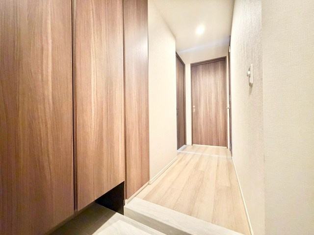 【玄関】 | プラウドタワー北浜 | サイトに掲載されていない箇所の写真、撮影してお届けさせて頂きます！気になる物件で、見たい部分の画像が無い場合は、弊社スタッフまでご連絡下さいませ。お客様の気になる箇所を、カメラにて撮影して参ります！