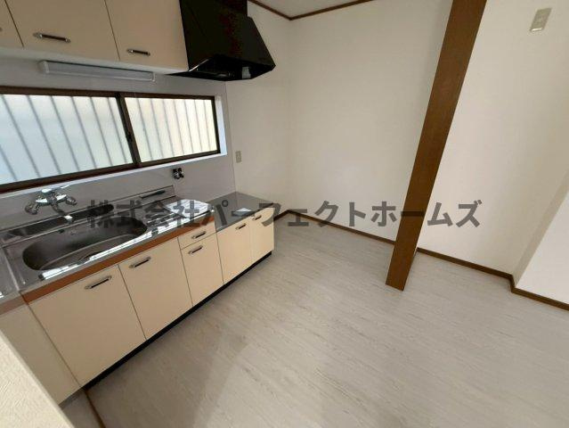 渚南町戸建　賃貸のキッチン|コンパクトなキッチンで掃除もラクラク