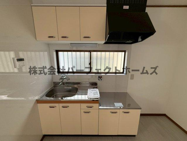 渚南町戸建　賃貸のキッチン|コンパクトなキッチンで掃除もラクラク