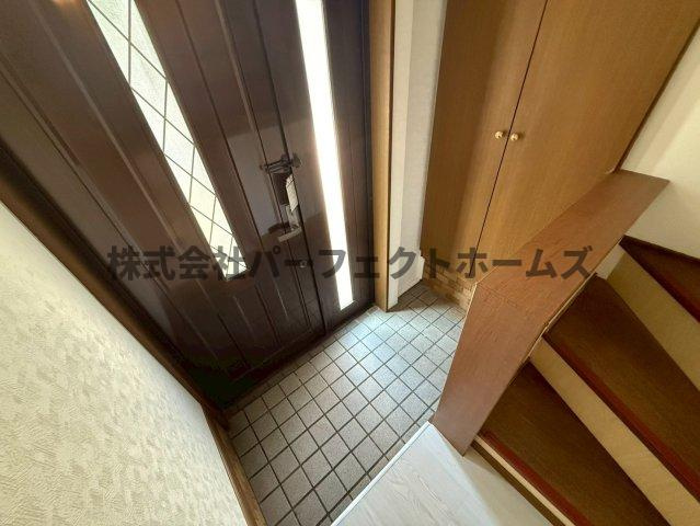 渚南町戸建　賃貸の玄関|ゆったりとした玄関です