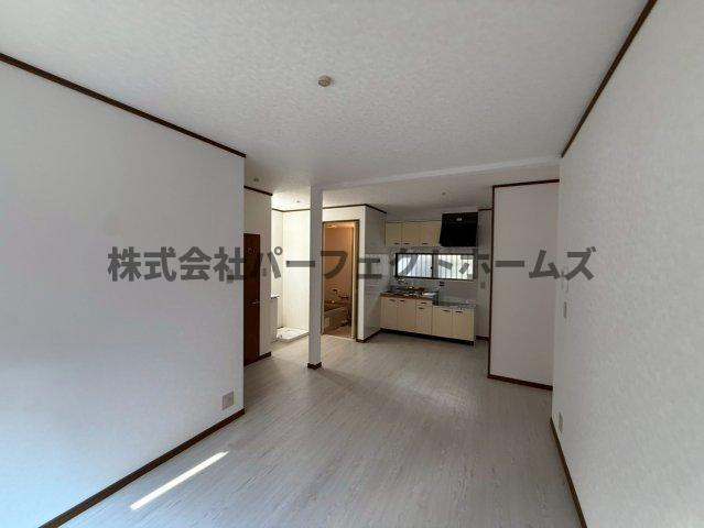 渚南町戸建　賃貸の居間・リビング|使いやすいリビングです