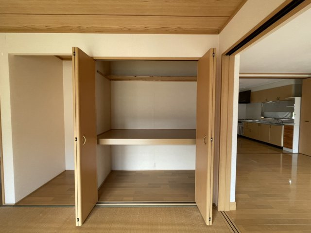 北条戸建の収納|奥行きある押入付きの和室。布団や季節用品も収納でき、快適に暮らせます。