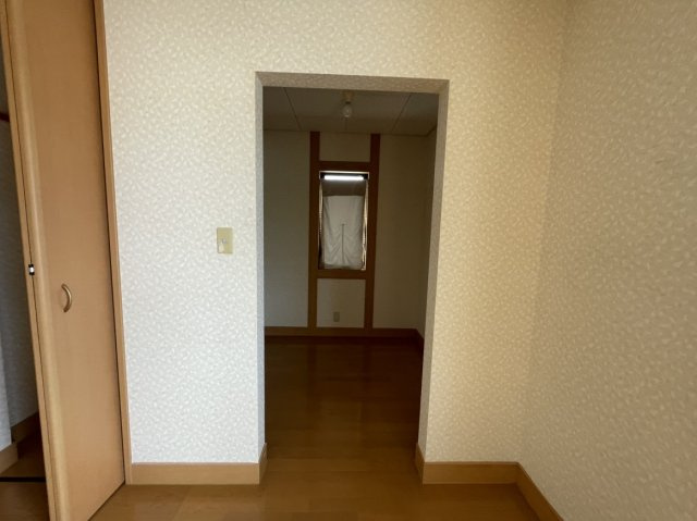 北条戸建のその他|書斎は集中できる静かな空間。複層ガラス採用で、仕事や趣味にも。