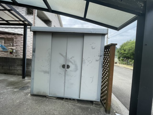 北条戸建のその他|物置完備で洗車用品や趣味道具も収納可能。外回りをすっきり保てる便利な設備です。
