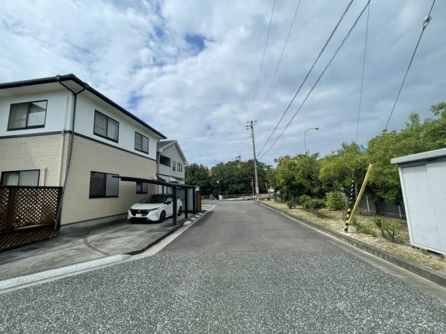 北条戸建の前面道路含む現地写真|東側前面道路含む現地写真です