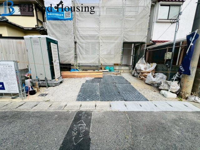 「明石駅バス7分」「並列2台駐車可」玉津町高津橋　限定1棟の前面道路含む現地写真