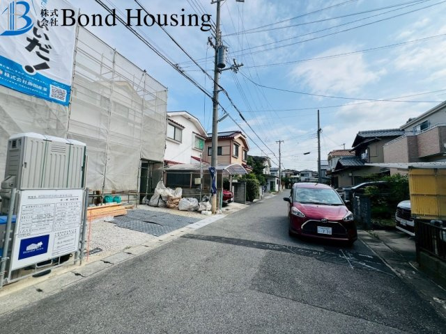 「明石駅バス7分」「並列2台駐車可」玉津町高津橋　限定1棟の前面道路含む現地写真
