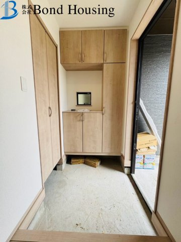 「明石駅バス7分」「並列2台駐車可」玉津町高津橋　限定1棟の玄関