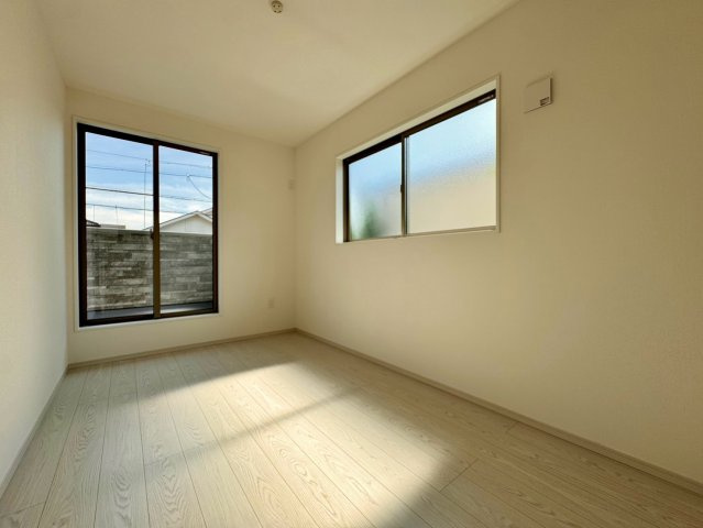 緑区神の倉３期１号棟　全１棟の洋室|収納も充実した子供部屋。学用品もすっきり片付き、集中して過ごせる環境です。