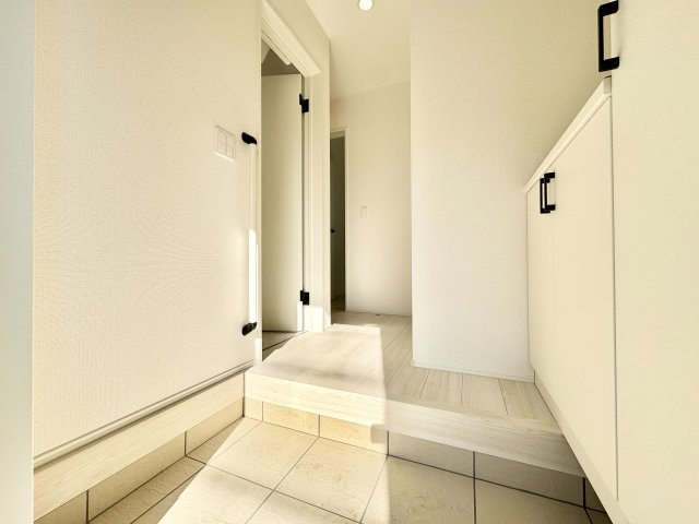 船橋市前原西１丁目第１期の玄関|建築施工例