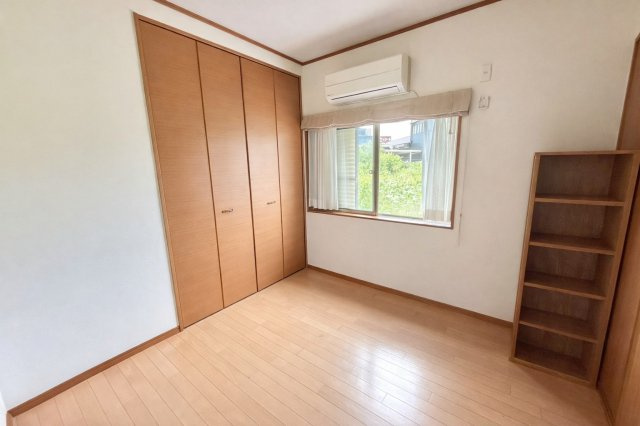泉南市信達牧野戸建の洋室|１回洋室　※ＡＩにより備品類削除加工しております。