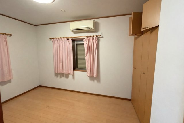泉南市信達牧野戸建の洋室|２回洋室　※ＡＩにより備品類削除加工しております。