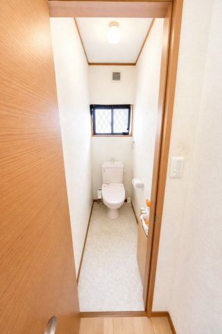 泉南市信達牧野戸建のトイレ|２階トイレ　※ＡＩにより備品類削除加工しております。