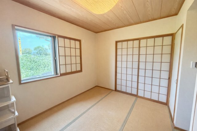 泉南市信達牧野戸建の和室|１階和室　※ＡＩにより備品類削除加工しております。