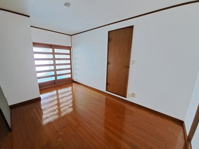 メゾン甲子園トキワの洋室