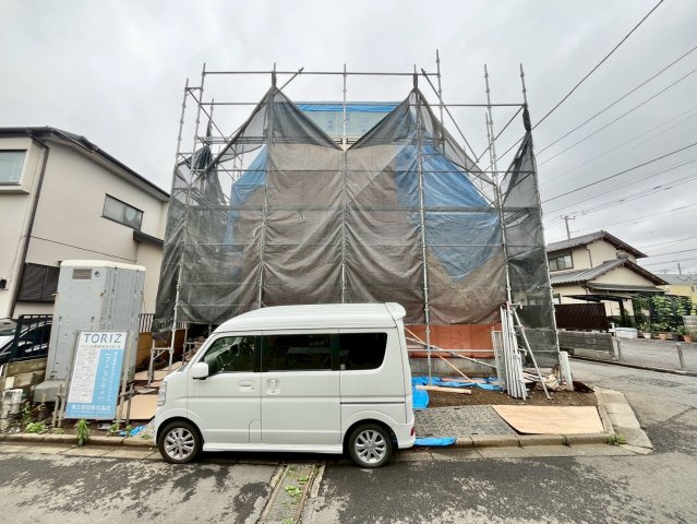 【仲介手数料無料】ふじみ野市苗間第13期―新築分譲住宅―全1棟の前面道路含む現地写真|『ふじみ野駅』徒歩11分！アクセス良好で毎日の通勤・通学にも便利な立地です。前面道路は交通量も少なく、小さなお子様がいるご家庭も飛び出しの心配がございません。のびのびとした暮らしを叶えます。