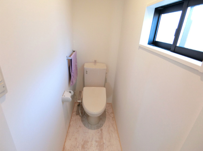 SOUDAKOUMUTEN　HOUSE【キャッシュバック対象物件】のトイレ|落ち着いた色調のトイレです