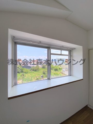 【内装】 | 　Belong枚方東1番館 | 出窓が明るくしてくれます