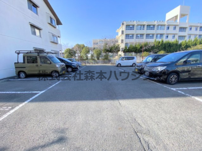 【駐車場】 | 　Belong枚方東1番館 | 車をお持ちの方に嬉しい駐車場付きの物件です