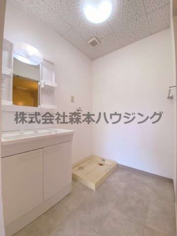 【洗面所】 | 　Belong枚方東1番館 | 広い洗面スペース