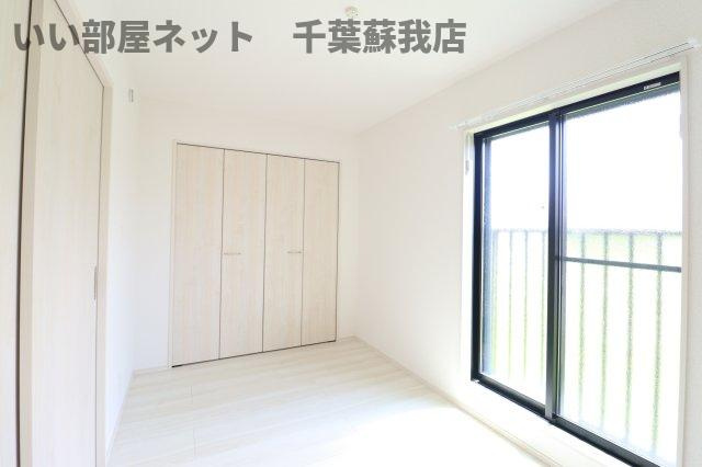 ナリトモ赤井Ａの洋室|明るい洋室です