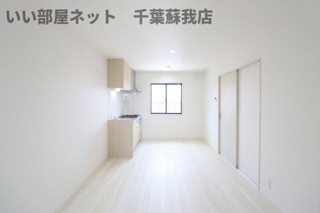 ナリトモ赤井Ａの居間・リビング|こちらのリビングで趣味の時間をお楽しみください