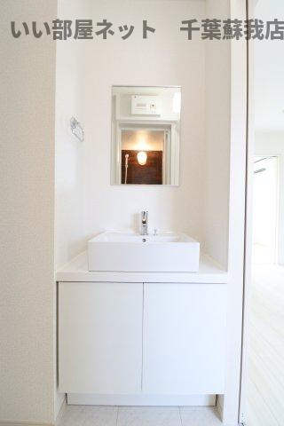 ナリトモ赤井Ａの洗面所|明るい洗面所です