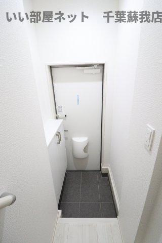 ナリトモ赤井Ａの玄関|収納もある玄関です