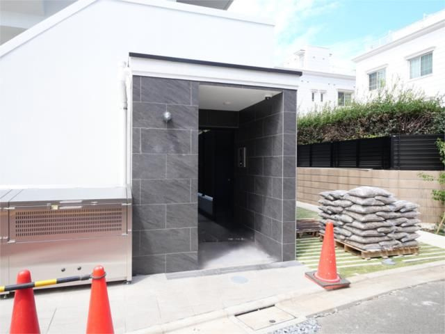 ラフィスタ豪徳寺のエントランス