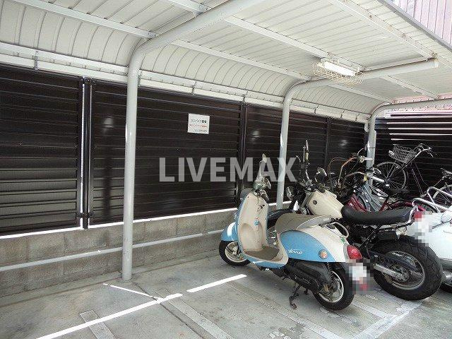 バイク置き場 
