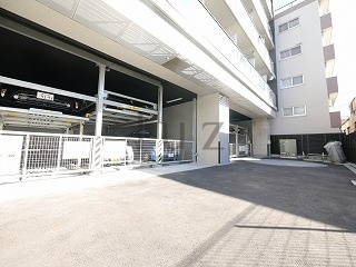 ズーム横濱EASTの駐車場