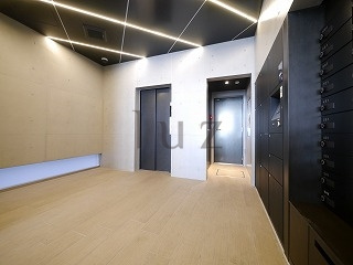 ズーム横濱EASTのエントランス