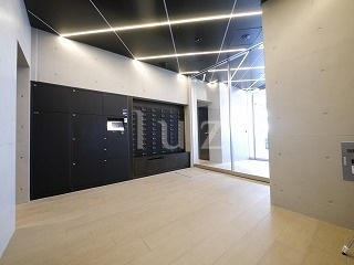 ズーム横濱EASTのエントランス