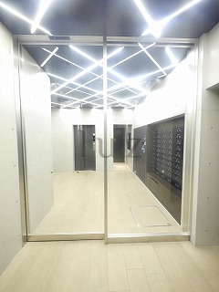 ズーム横濱EASTのエントランス