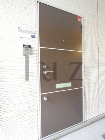 リブリHugel山手の玄関