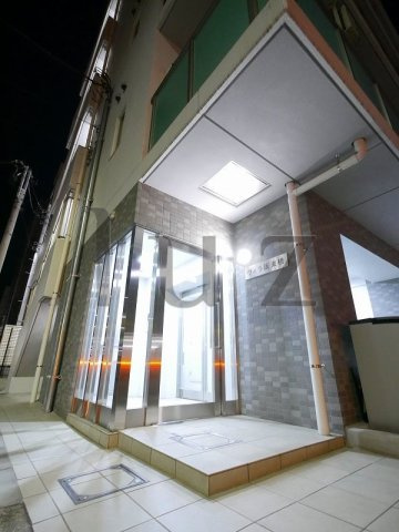 ヴィラ阪東橋のエントランス