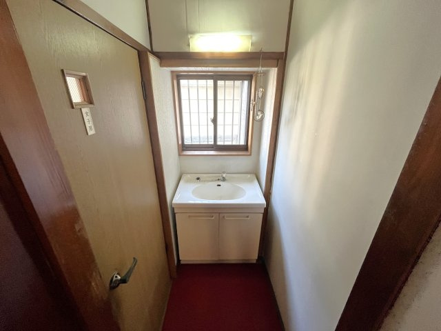 大和町栄借家の洗面所