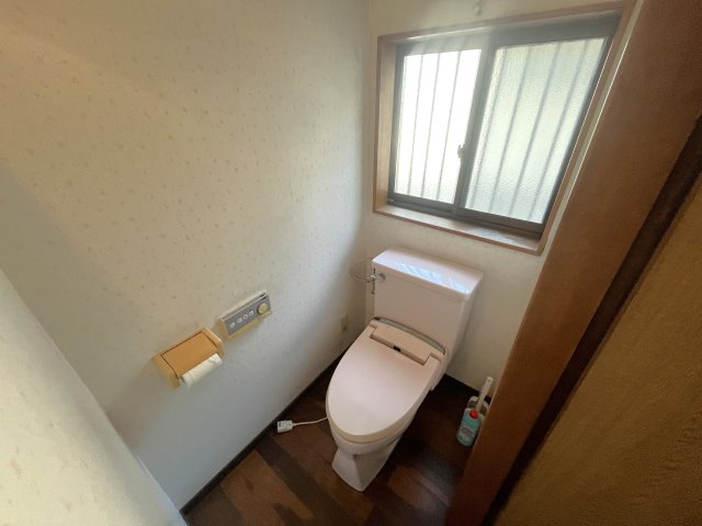 大和町栄借家のトイレ