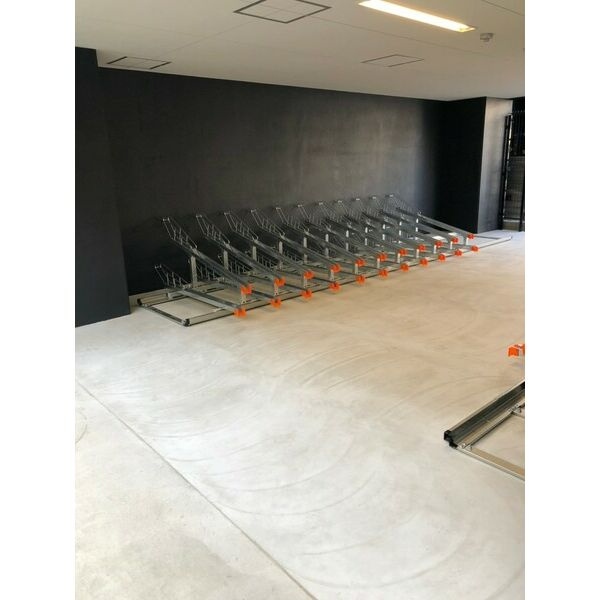 メイクスデザイン名駅南の駐車場