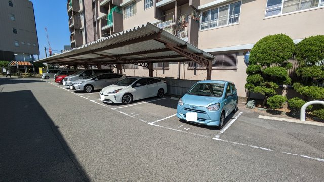 【駐車場】