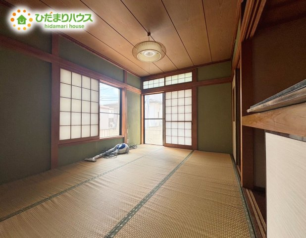 野田市山崎　中古戸建　平成5年築の和室|大きな窓がございますので、よく晴れた日は陽当たりぽかぽかです♪畳でゴロゴロするのって気持ちいいですよね(*´▽｀*)