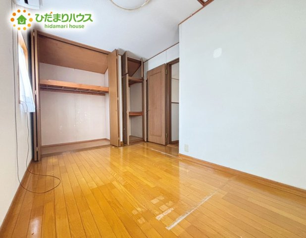 野田市山崎　中古戸建　平成5年築の洋室|もちろんお部屋の中に収納完備なので、
普段使いのお洋服やおふとんなどスッキリ収納できます♪