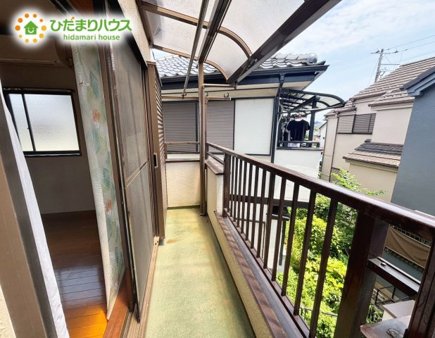 野田市山崎　中古戸建　平成5年築のバルコニー|屋根付きのバルコニーです♪　小雨であれば雨から洗濯物を守ってくれます！